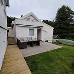 Feriehus Sorlandshus Med 3 Soverom *