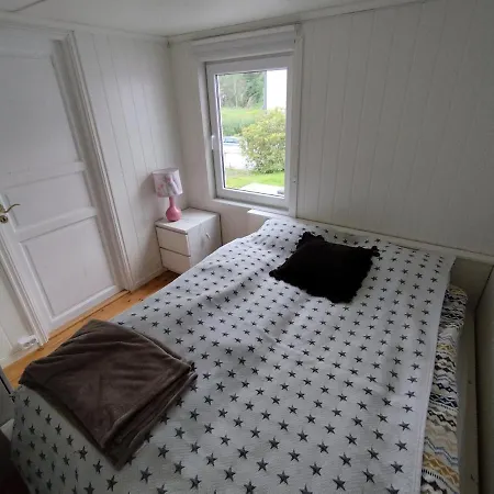 Feriehus Sorlandshus Med 3 Soverom *
